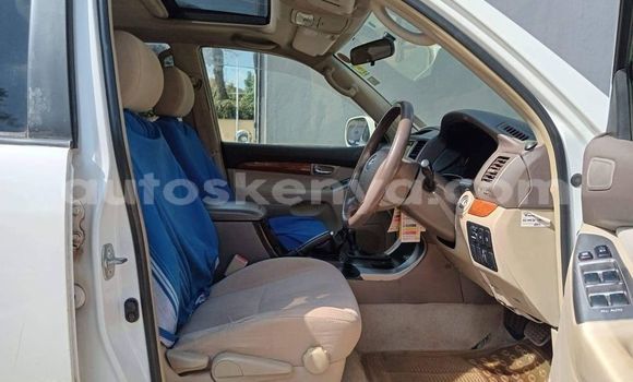 Oofamaa Toyota Land Cruiser White Makiinaa iti Nairobi keessatti Nairobi keessatti Oofamaa Toyota Land Cruiser White Makiinaa iti Nairobi keessatti Nairobi keessatti