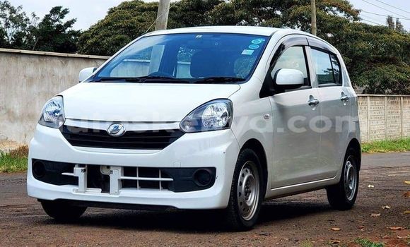 Oofamaa Daihatsu Mira White Makiinaa iti Nairobi keessatti Nairobi keessatti