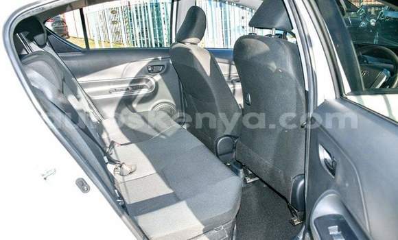 Oofamaa Toyota Aqua White Makiinaa iti Nairobi keessatti Nairobi keessatti Oofamaa Toyota Aqua White Makiinaa iti Nairobi keessatti Nairobi keessatti