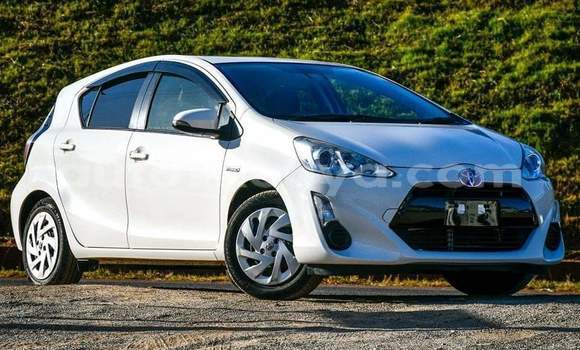 Oofamaa Toyota Aqua White Makiinaa iti Nairobi keessatti Nairobi keessatti Oofamaa Toyota Aqua White Makiinaa iti Nairobi keessatti Nairobi keessatti