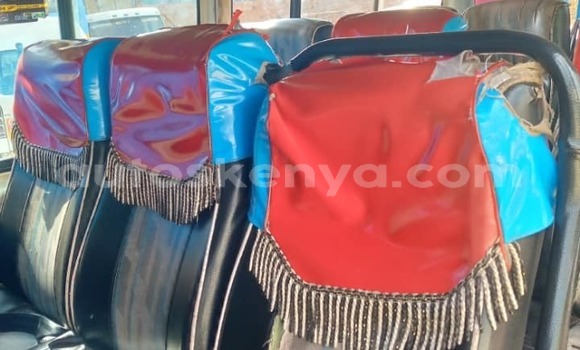 Oofamaa Toyota Hiace White Makiinaa iti Nairobi keessatti Nairobi keessatti Oofamaa Toyota Hiace White Makiinaa iti Nairobi keessatti Nairobi keessatti