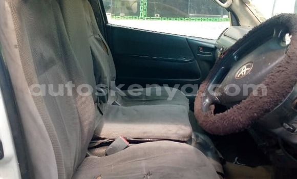 Oofamaa Toyota Hiace White Makiinaa iti Nairobi keessatti Nairobi keessatti Oofamaa Toyota Hiace White Makiinaa iti Nairobi keessatti Nairobi keessatti