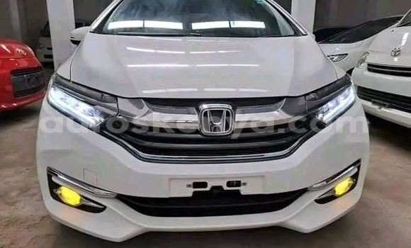 Oofamaa Honda Shuttle White Makiinaa iti Nairobi keessatti Nairobi keessatti Oofamaa Honda Shuttle White Makiinaa iti Nairobi keessatti Nairobi keessatti