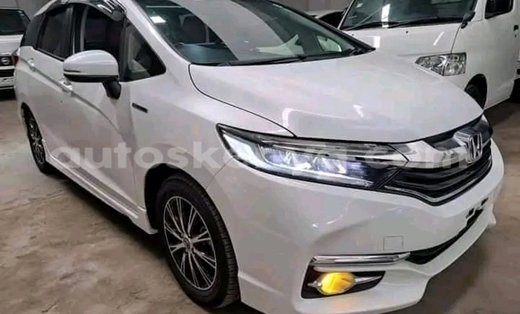 Oofamaa Honda Shuttle White Makiinaa iti Nairobi keessatti Nairobi keessatti Oofamaa Honda Shuttle White Makiinaa iti Nairobi keessatti Nairobi keessatti