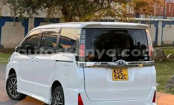 Oofamaa Toyota Voxy White Makiinaa iti Nairobi keessatti Nairobi keessatti Oofamaa Toyota Voxy White Makiinaa iti Nairobi keessatti Nairobi keessatti