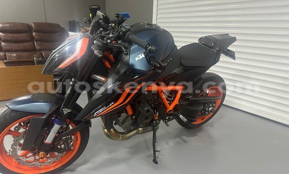 Oofamaa KTM SuperDuke Black Doqdoqqee iti Nairobi keessatti Nairobi keessatti