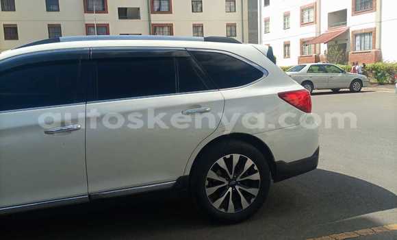 Oofamaa Subaru Outback White Makiinaa iti Nairobi keessatti Nairobi keessatti