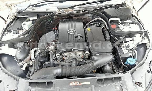 Oofamaa Mercedes-Benz C250 coupe White Makiinaa iti Nairobi keessatti Nairobi keessatti Oofamaa Mercedes-Benz C250 coupe White Makiinaa iti Nairobi keessatti Nairobi keessatti