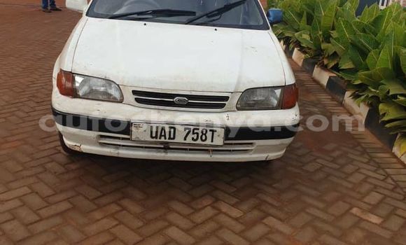 Oofamaa Toyota 2000GT White Makiinaa iti Kapenguria keessatti Rift Valley keessatti Oofamaa Toyota 2000GT White Makiinaa iti Kapenguria keessatti Rift Valley keessatti