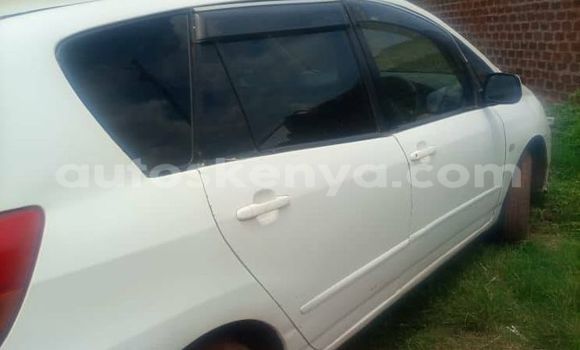 Oofamaa Toyota 2000GT White Makiinaa iti Kapenguria keessatti Rift Valley keessatti Oofamaa Toyota 2000GT White Makiinaa iti Kapenguria keessatti Rift Valley keessatti