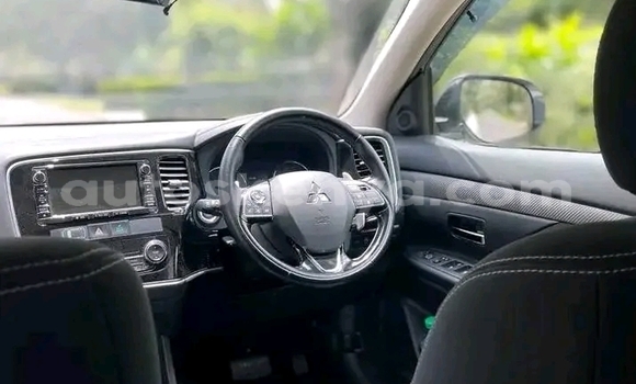 Nunua Ilio tumika Mitsubishi Outlander Nyeupe Gari ndani ya Nairobi nchini Nairobi Nunua Ilio tumika Mitsubishi Outlander Nyeupe Gari ndani ya Nairobi nchini Nairobi
