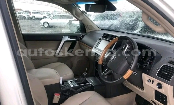 Nunua Ilio tumika Toyota Land Cruiser Prado Nyeupe Gari ndani ya Nairobi nchini Nairobi Nunua Ilio tumika Toyota Land Cruiser Prado Nyeupe Gari ndani ya Nairobi nchini Nairobi