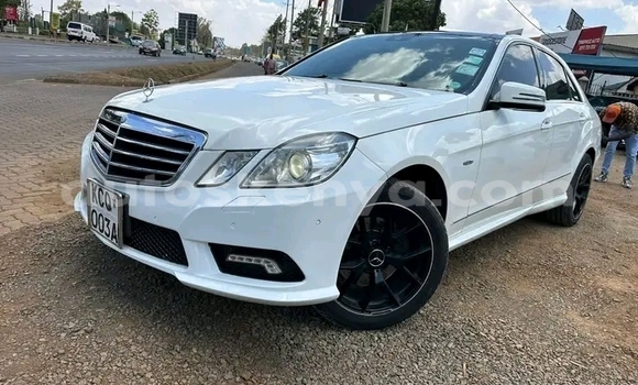 Nunua Ilio tumika Mercedes‒Benz E–Class Nyeupe Gari ndani ya Nairobi nchini Nairobi Nunua Ilio tumika Mercedes‒Benz E–Class Nyeupe Gari ndani ya Nairobi nchini Nairobi