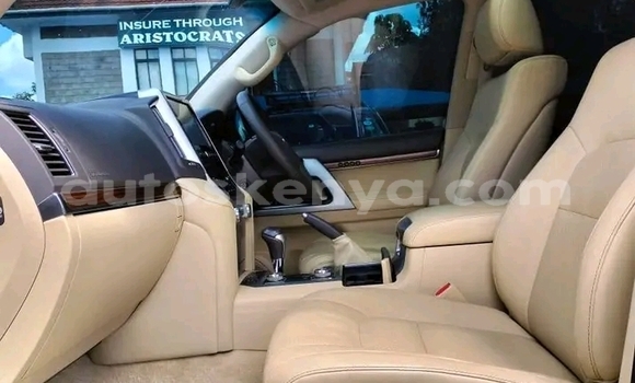 Nunua Ilio tumika Toyota Land Cruiser Prado Nyeupe Gari ndani ya Nairobi nchini Nairobi Nunua Ilio tumika Toyota Land Cruiser Prado Nyeupe Gari ndani ya Nairobi nchini Nairobi