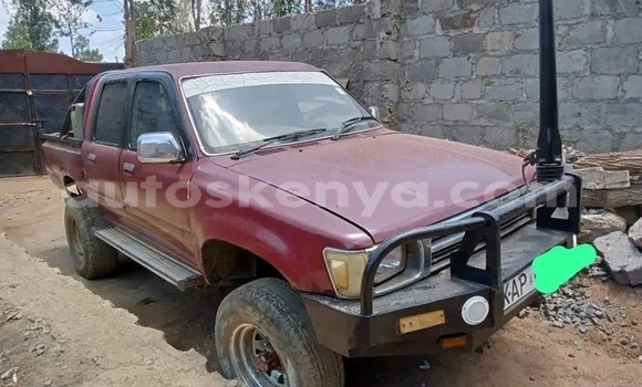 Nunua Ilio tumika Toyota Hilux Nyekundu Gari ndani ya Murang'a nchini Kati Kenya