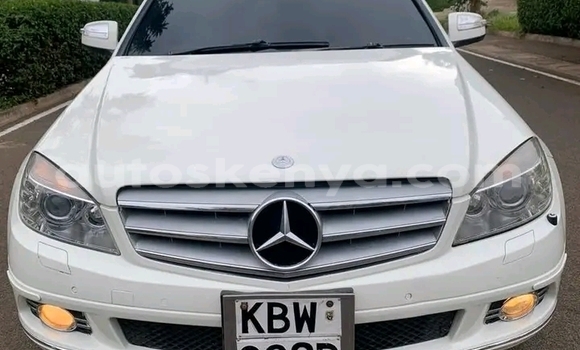 Oofamaa Mercedes‒Benz C–Class White Makiinaa iti Kiambu keessatti Central Kenya keessatti Oofamaa Mercedes‒Benz C–Class White Makiinaa iti Kiambu keessatti Central Kenya keessatti