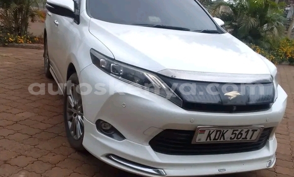 Nunua Ilio tumika Toyota Harrier Nyeupe Gari ndani ya Nairobi nchini Nairobi