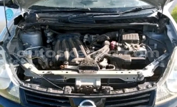 Oofamaa Nissan Avenir White Makiinaa iti Kitale keessatti Rift Valley keessatti Oofamaa Nissan Avenir White Makiinaa iti Kitale keessatti Rift Valley keessatti