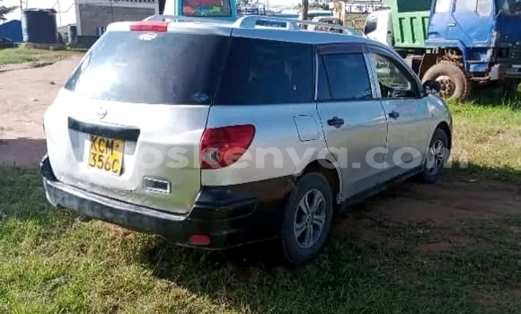 Oofamaa Nissan Avenir White Makiinaa iti Kitale keessatti Rift Valley keessatti Oofamaa Nissan Avenir White Makiinaa iti Kitale keessatti Rift Valley keessatti