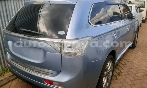 Oofamaa Mitsubishi Outlander Blue Makiinaa iti Nairobi keessatti Nairobi keessatti
