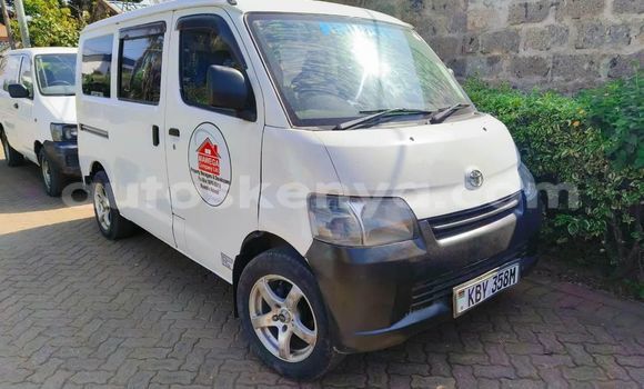 Buy Used Toyota Hiace White Car in Nairobi in Nairobi