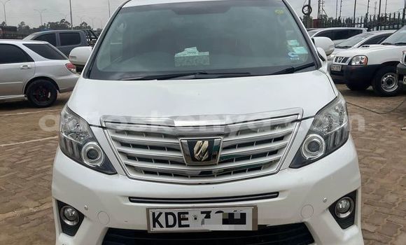 Oofamaa Toyota Alphard White Makiinaa iti Nairobi keessatti Nairobi keessatti