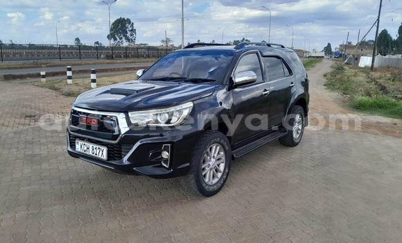 Oofamaa Toyota Fortuner Black Makiinaa iti Nairobi keessatti Nairobi keessatti