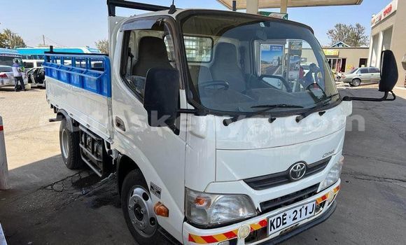 Nunua Ilio tumika Toyota Dyna Nyeupe Lori ndani ya Nairobi nchini Nairobi