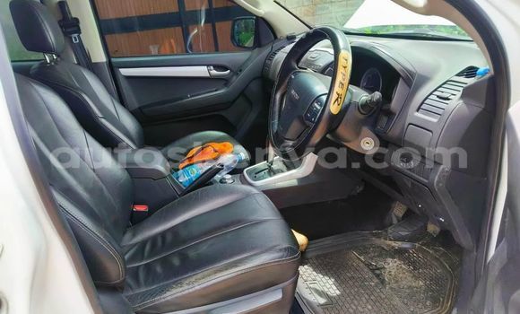 Buy Used Isuzu D-max Cab4 White Car in Nairobi in Nairobi Buy Used Isuzu D-max Cab4 White Car in Nairobi in Nairobi