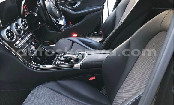 Oofamaa Mercedes‒Benz C–Class Black Makiinaa iti Nairobi keessatti Nairobi keessatti