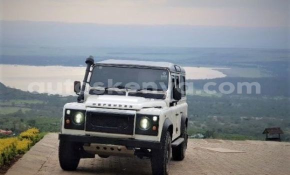 Nunua Ilio tumika Land Rover Defender Nyeupe Gari ndani ya Nairobi nchini Nairobi