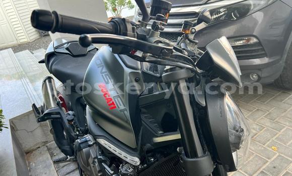 Oofamaa Ducati Monster Black Doqdoqqee iti Nairobi keessatti Nairobi keessatti