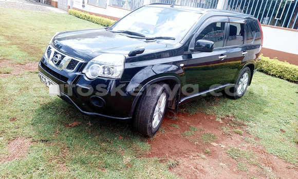 Oofamaa Nissan X–Trail Black Makiinaa iti Nairobi keessatti Nairobi keessatti