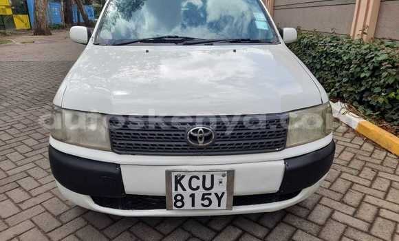 Oofamaa Toyota Probox White Makiinaa iti Nairobi keessatti Nairobi keessatti