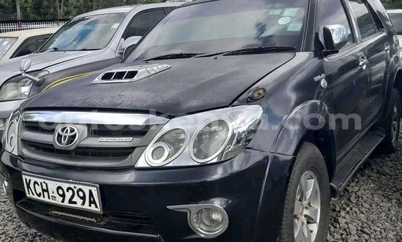 Nunua Ilio tumika Toyota Fortuner Nyeusi Gari ndani ya Nakuru nchini Bonde la Ufafanuzi