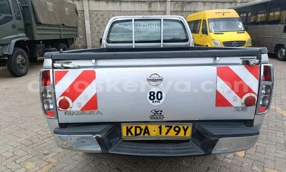 Oofamaa Nissan Navara Silver Makiinaa iti Nakuru keessatti Rift Valley keessatti