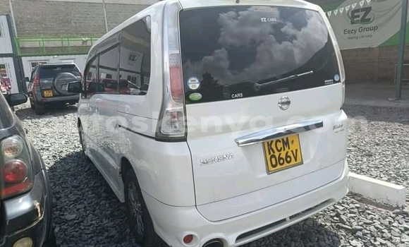 Oofamaa Nissan Serena White Makiinaa iti Nakuru keessatti Rift Valley keessatti Oofamaa Nissan Serena White Makiinaa iti Nakuru keessatti Rift Valley keessatti