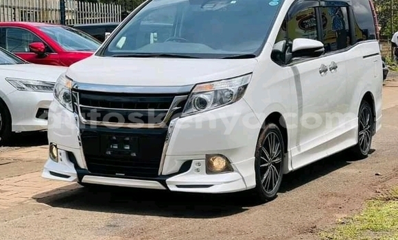 Nunua Ilio tumika Toyota Esquire Nyeupe Gari ndani ya Nairobi nchini Nairobi