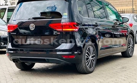 Nunua Ilio tumika Volkswagen Touran Nyeusi Gari ndani ya Nairobi nchini Nairobi