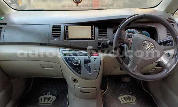 Buy Used Toyota ISIS Beige Car in Nairobi in Nairobi Buy Used Toyota ISIS Beige Car in Nairobi in Nairobi