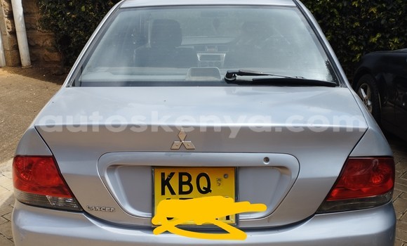 Oofamaa Mitsubishi Lancer Silver Makiinaa iti Nairobi keessatti Nairobi keessatti