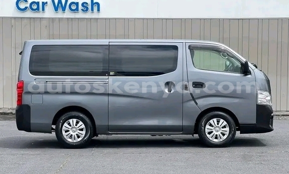 Nunua Ilio tumika Nissan NV350 Caravan Fedha Gari ndani ya Nairobi nchini Nairobi