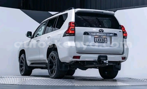 Buy Used Toyota Land Cruiser Prado White Car in Nairobi in Nairobi