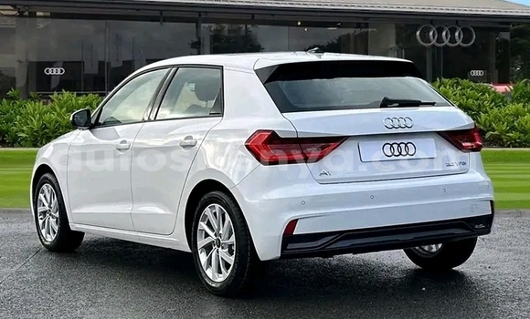 Nunua Ilio tumika Audi A1 Nyeupe Gari ndani ya Nairobi nchini Nairobi