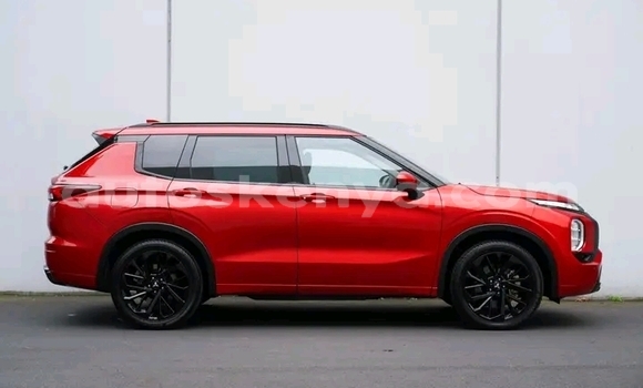 Oofamaa Mitsubishi Outlander Red Makiinaa iti Nairobi keessatti Nairobi keessatti