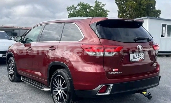 Oofamaa Toyota Highlander Red Makiinaa iti Nairobi keessatti Nairobi keessatti