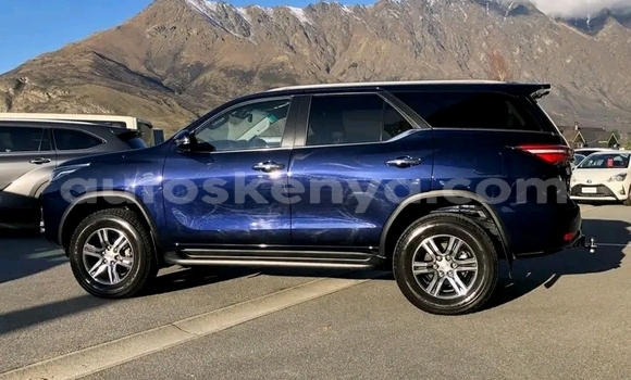 Oofamaa Toyota Fortuner Blue Makiinaa iti Nairobi keessatti Nairobi keessatti