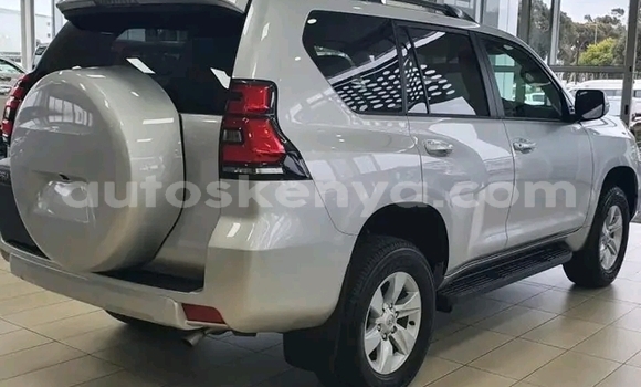 Nunua Ilio tumika Toyota Land Cruiser Prado Fedha Gari ndani ya Nairobi nchini Nairobi