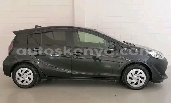Oofamaa Toyota Aqua Black Makiinaa iti Nairobi keessatti Nairobi keessatti