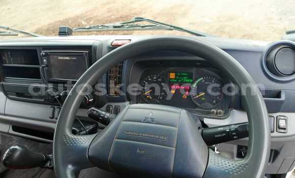 Nunua Ilio tumika Mitsubishi Fuso Nyeupe Lori ndani ya Nakuru nchini Bonde la Ufafanuzi Nunua Ilio tumika Mitsubishi Fuso Nyeupe Lori ndani ya Nakuru nchini Bonde la Ufafanuzi